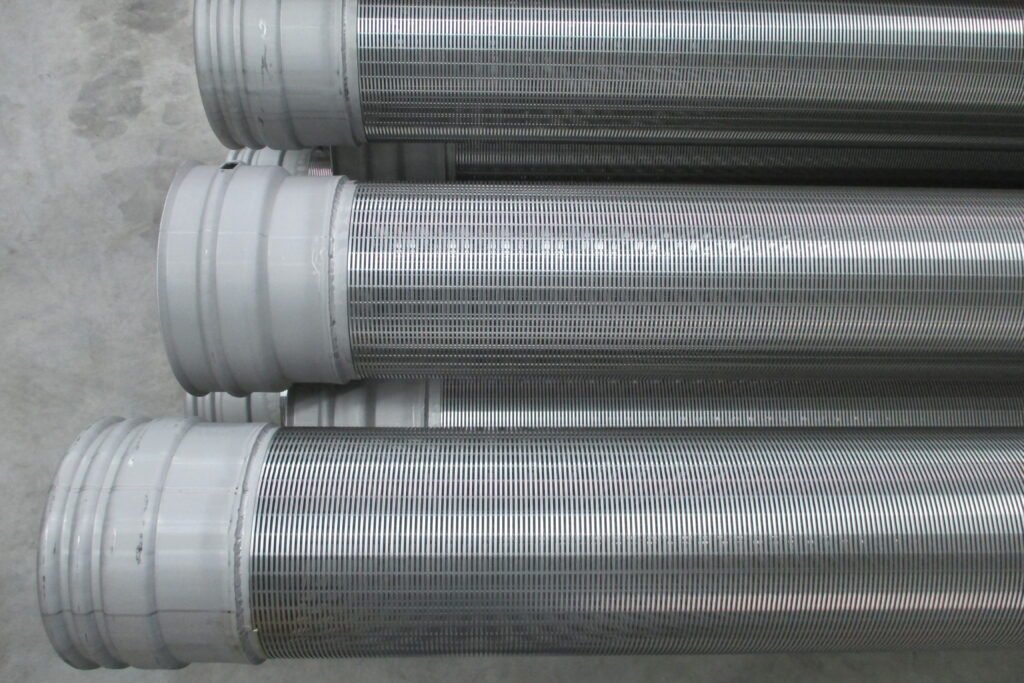 Crépines á fil enroulé et tubes pleins en inox